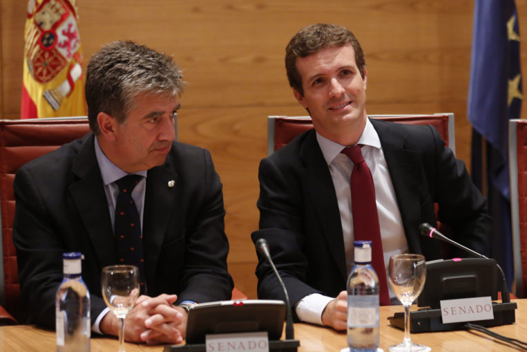El PSOE de Castilla y León intenta aprovechar el caso Cosidó para destronar al PP 2 Moncloa cosido delgado