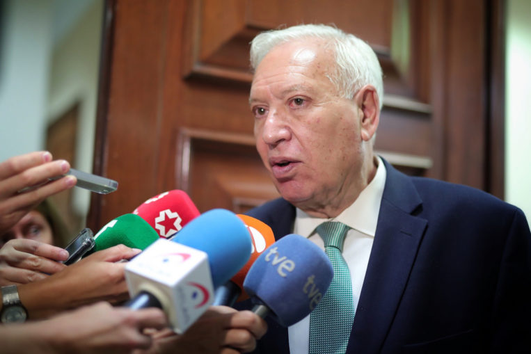 Margallo acusa a Borrell de «rendirse» en la negociación de Gibraltar
