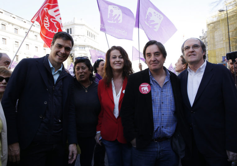 Almudena Grandes vuelve a ganar premios tras el regreso del PSOE al poder