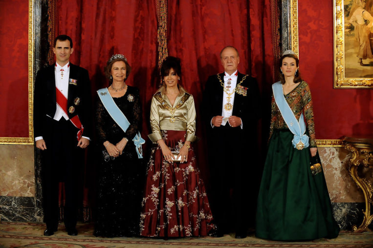 ETB carga contra la Monarquía en un documental con testimonios de Rufián y Anasagasti