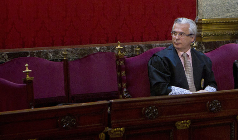 Primera querella contra Garzón por las grabaciones del comisario Villarejo