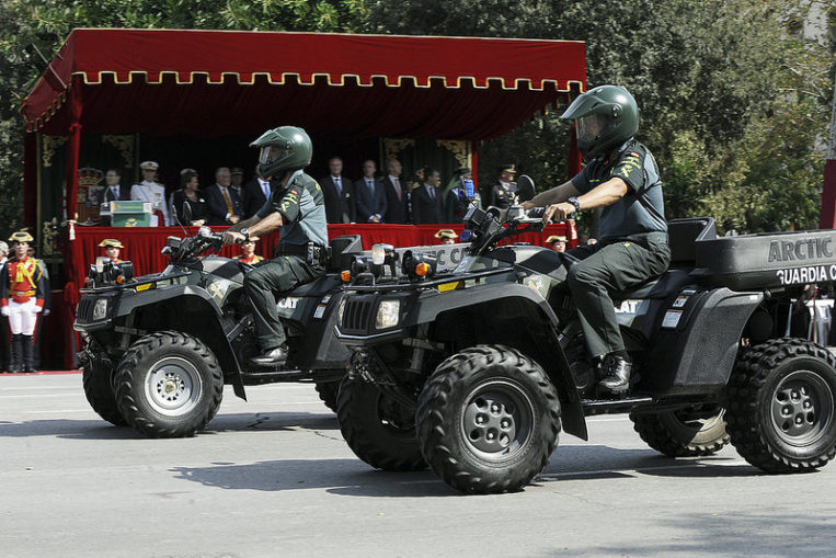 La Guardia Civil gasta seis millones de euros en neumáticos y baterías