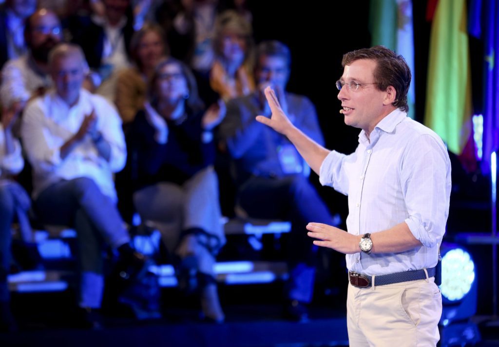 El PP se lanza al cuello de Sánchez con una agresiva campaña publicitaria 1 Moncloa Jose Luis Martinez-Almeida, candidato popular a la alcaldía de Madrid