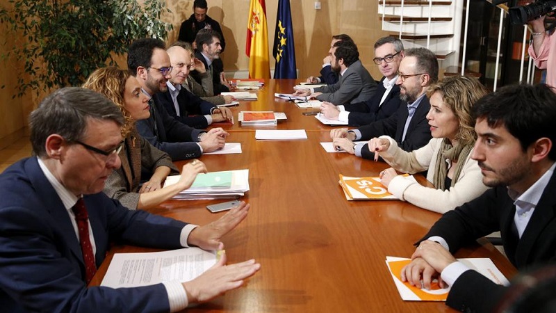 Cuando Sánchez y Rivera pactaron la reforma más ambiciosa desde la Transición 1 Moncloa PSOE