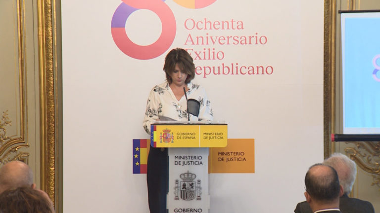Delgado programa 745.000 euros para publicitar el exilio republicano y las exhumaciones