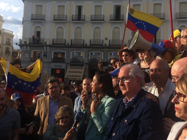 Centenares de venezolanos toman Sol e invitan a Sánchez a unirse a la lucha