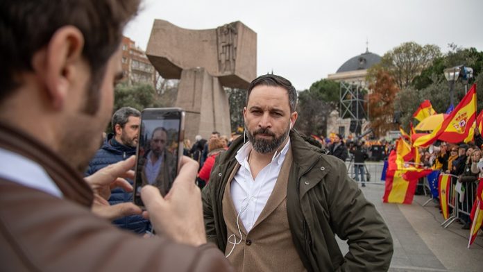 Abascal cita a Casado y Rivera