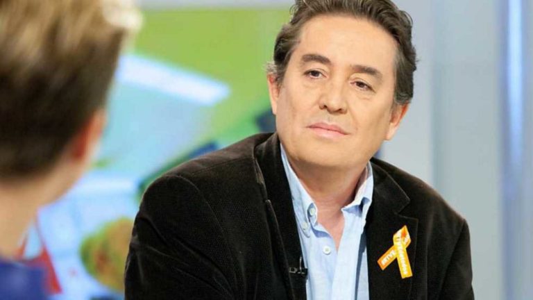 Luis García Montero se acuerda de Casado y denuncia «la democracia enferma»
