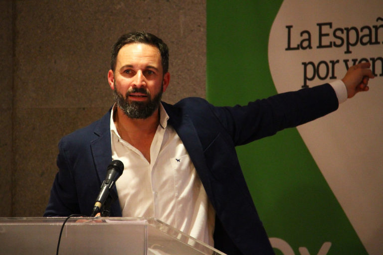Vox insulta a Rivera por «lamerle el culo» a Macron