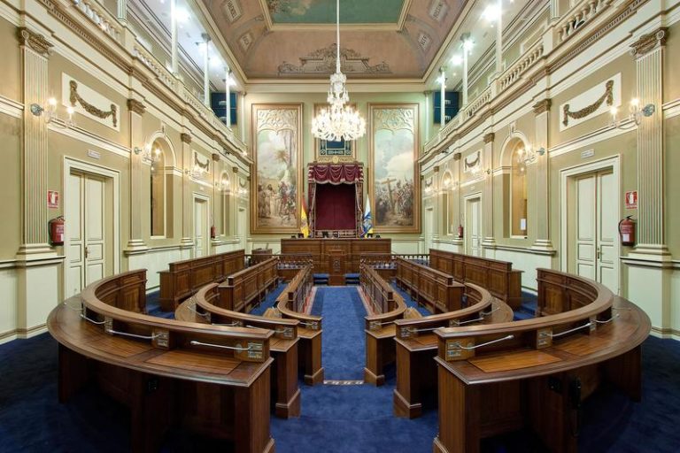 Arranca la X Legislatura en Canarias con 70 diputados de siete partidos políticos