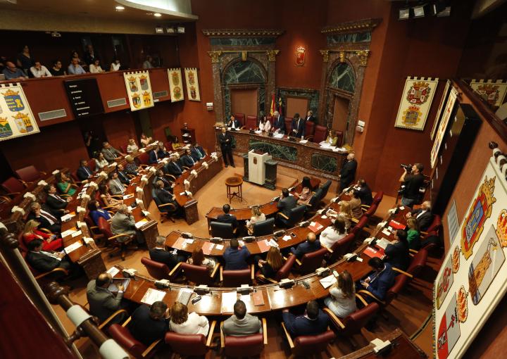 Más Madrid, Podemos, Vox... todos los conflictos por no entrar en las Mesas de los parlamentos 2 Moncloa Asamblea Regional Murcia parlamentos