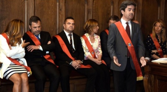 Los gobiernos autonómicos y municipales que dependen de Vox 4 Moncloa Vox Huesca