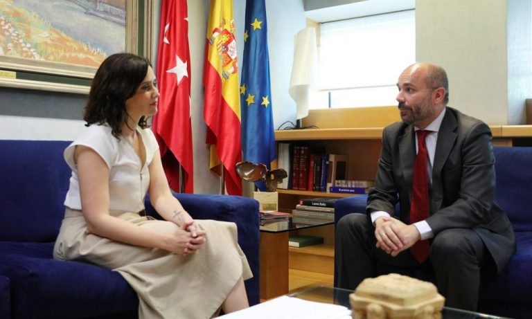 Ayuso presenta su candidatura y dice que el PSOE genera «más rechazos»