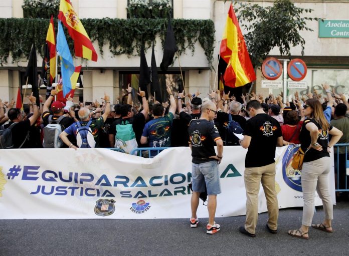 Policías