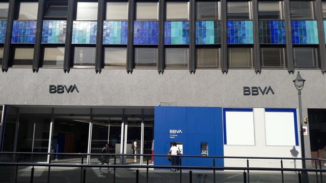BBVA pagaba 3.600 euros a empleados despedidos para evitar ir a juicio
