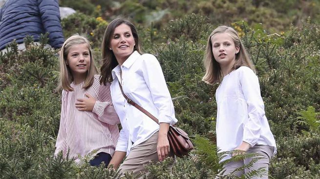 Así llevan Leonor y Sofía sus vacaciones ante las cámaras