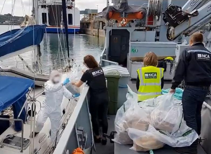 La Policía Nacional ha interceptado un velero con mil kilos de cocaína a bordo