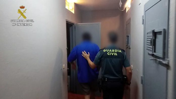 La Guardia Civil detiene a un peruano acusado de violar a su hija