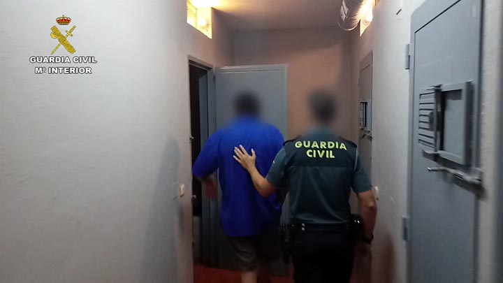 La Guardia Civil detiene a un peruano acusado de violar a su hija