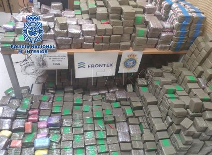 La Policía descubre una furgoneta con 900 kilos de hachís a su llegada a España