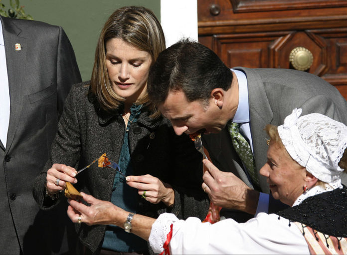 Así son los cumpleaños de la reina Letizia 4 Moncloa tarta Moncloa