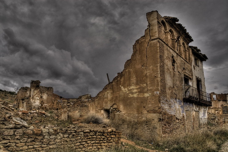 La larga herencia de Franco por toda España: estatuas, calles y pueblos 5 Moncloa Belchite