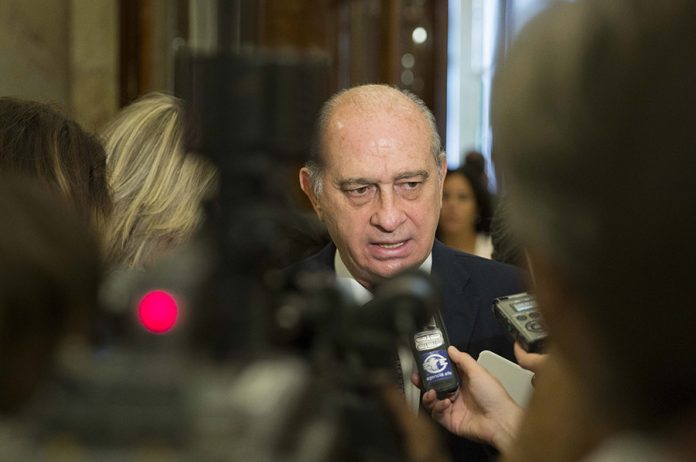 Fernández Díaz quiere sentar al PP en el banquillo de los acusados