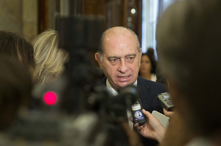 Fernández Díaz cierra 41 años de vida pública con un palo a Roures