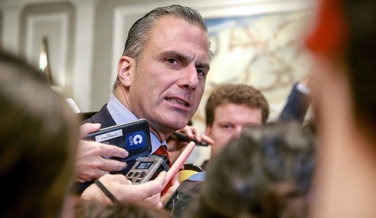 Ortega Smith «revienta» el acto del Día contra la violencia machista