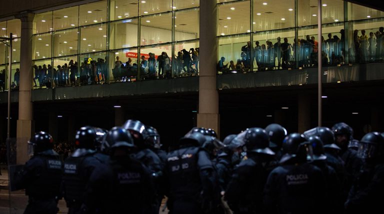 Tsunami Democràtic amenaza ‘el clásico’ con nuevas protestas