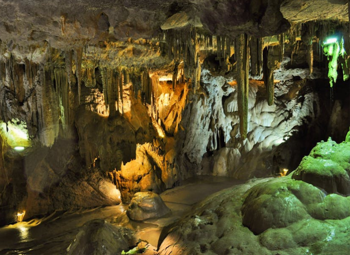 Cuatro espeleólogos portugueses han quedado atrapados este sábado en la cueva Cueto-Coventosa (Cantabria)