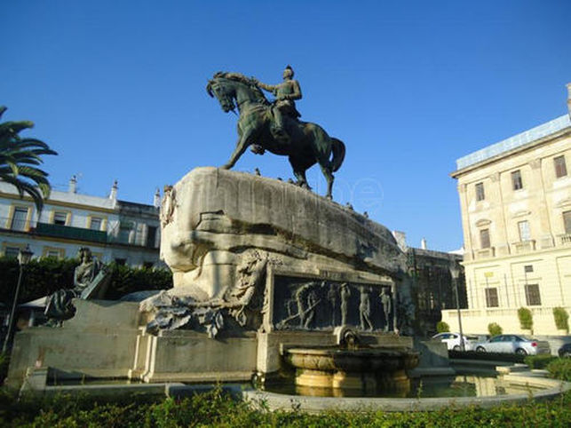 La larga herencia de Franco por toda España: estatuas, calles y pueblos 6 Moncloa Estatua general Varela