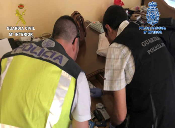 La Guardia Civil y la Policía Nacional desarticulan una red especializada en la sustracción y cobro de pagarés y cheques falsos