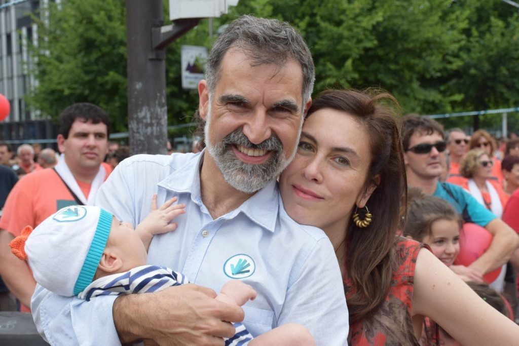 jordi cuixart con mujer hijo foto que compartido twitter 1556041473355 Moncloa