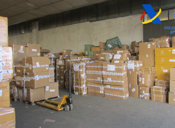 Agentes de la Policía Nacional han intervenido 65.000 juguetes falsificados localizados en una nave industrial de Fuenlabrada