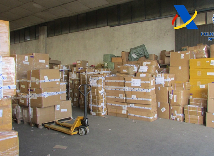 Agentes de la Policía Nacional han intervenido 65.000 juguetes falsificados localizados en una nave industrial de Fuenlabrada