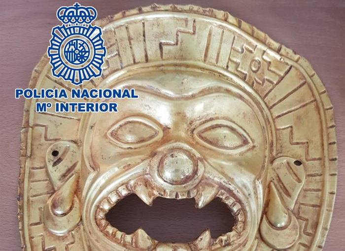 La Policía Nacional ha intervenido una máscara de oro de Tumaco que iba a ser vendida en España