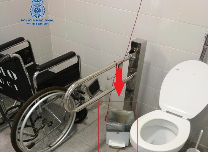El médico detenido en Menorca tenía 2.300 vídeos íntimos de mujeres 1 Moncloa El médico detenido en Menorca grababa vídeos íntimos de mujeres tanto en su lugar de trabajo como en otros escenarios
