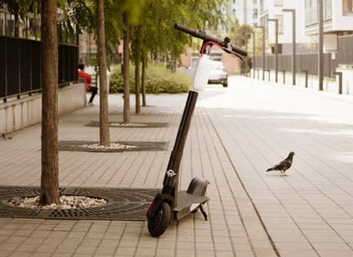 En estado grave tras ser atropellada por un patinete eléctrico en Vigo 1 Moncloa Un patinete eléctrico atropella en Vigo a una joven de 22 años