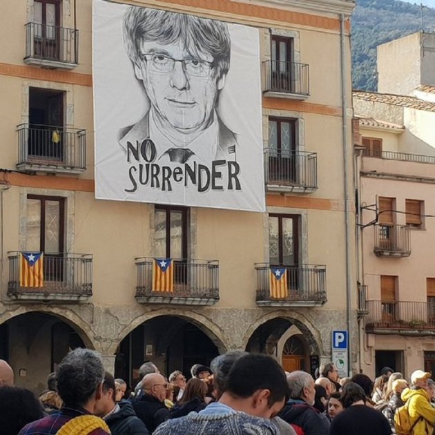 puigdemont amer mural twitter Moncloa