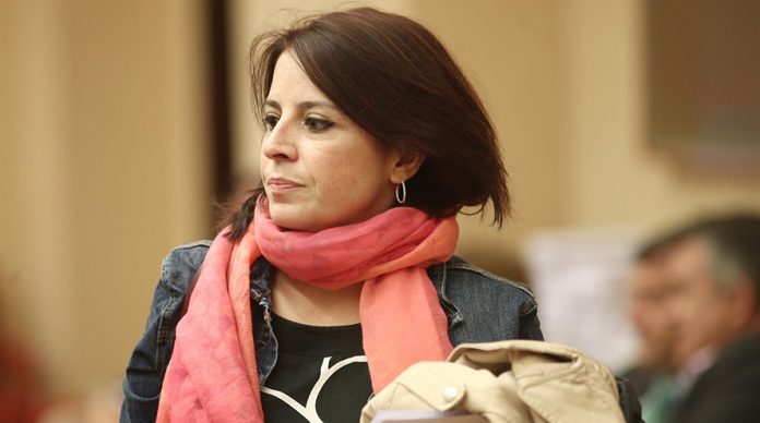 Adriana Lastra denuncia una 