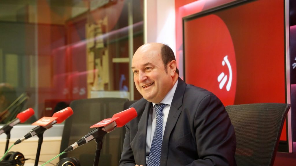 Las siete claves del Estatuto vasco que intentarán tumbar EH Bildu y el PP 1 Moncloa Estatuto