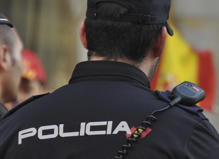 Cuatro detenidos en Almería y Granada por robar dinero con la compra de coches por internet