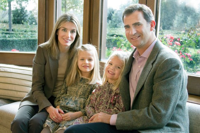 Las felicitaciones navideñas de los Reyes desde el nacimiento de Leonor 7 Moncloa Reyes