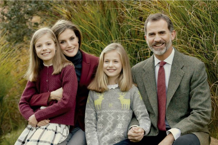 Las felicitaciones navideñas de los Reyes desde el nacimiento de Leonor 12 Moncloa Reyes