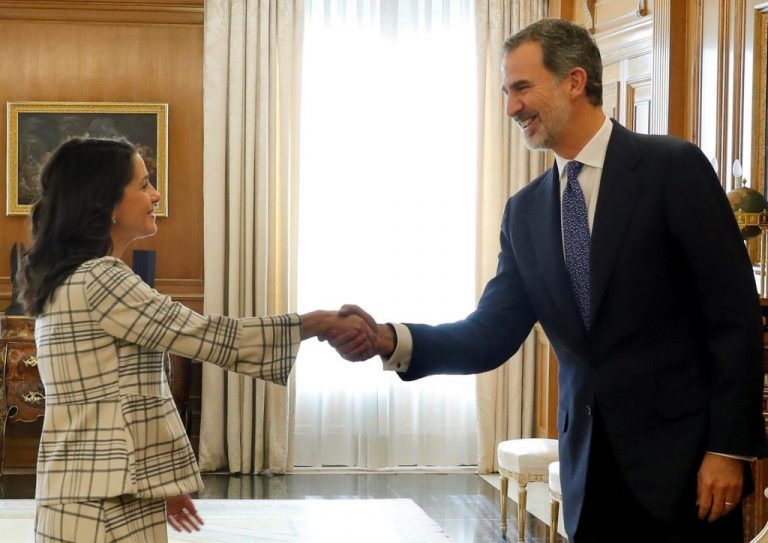 Arrimadas le traslada al Rey su propuesta de pacto entre PSOE, PP y Cs