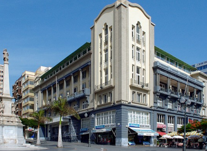 Una empresaria y dos matones golpean a un inversor en e l Real Casino de Tenerife