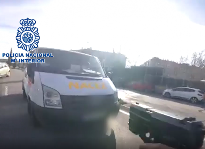 La Policía Nacional detiene a un hombre que robó una furgoneta de reparto y se dio a la fuga durante 45 minutos por las calles de Madrid