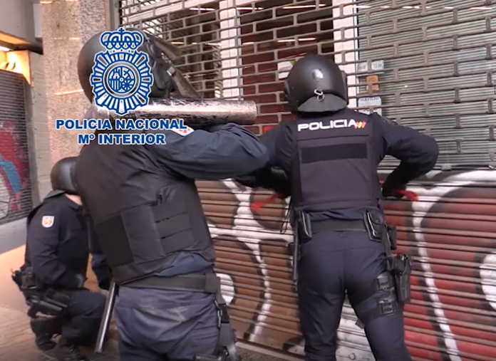 La Policía Nacional desarticula una red de trata de personas que introdujo mil inmigrantes en Barcelona