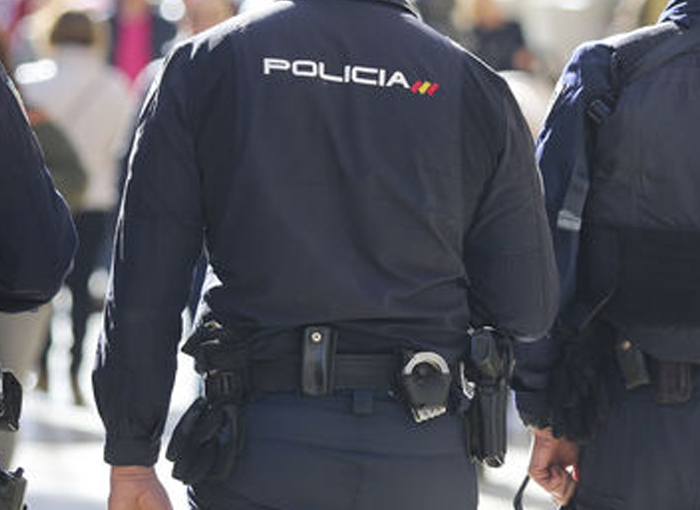 La Policía detiene a cuatro personas de una red de apoyo a DAESH 1 Moncloa Cuatro detenidos por formar una red de apoyo a DAESH